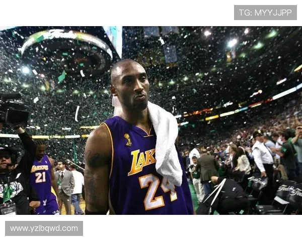 科比怀特高效发挥21分领衔进攻助球队稳步前行全场表现亮眼